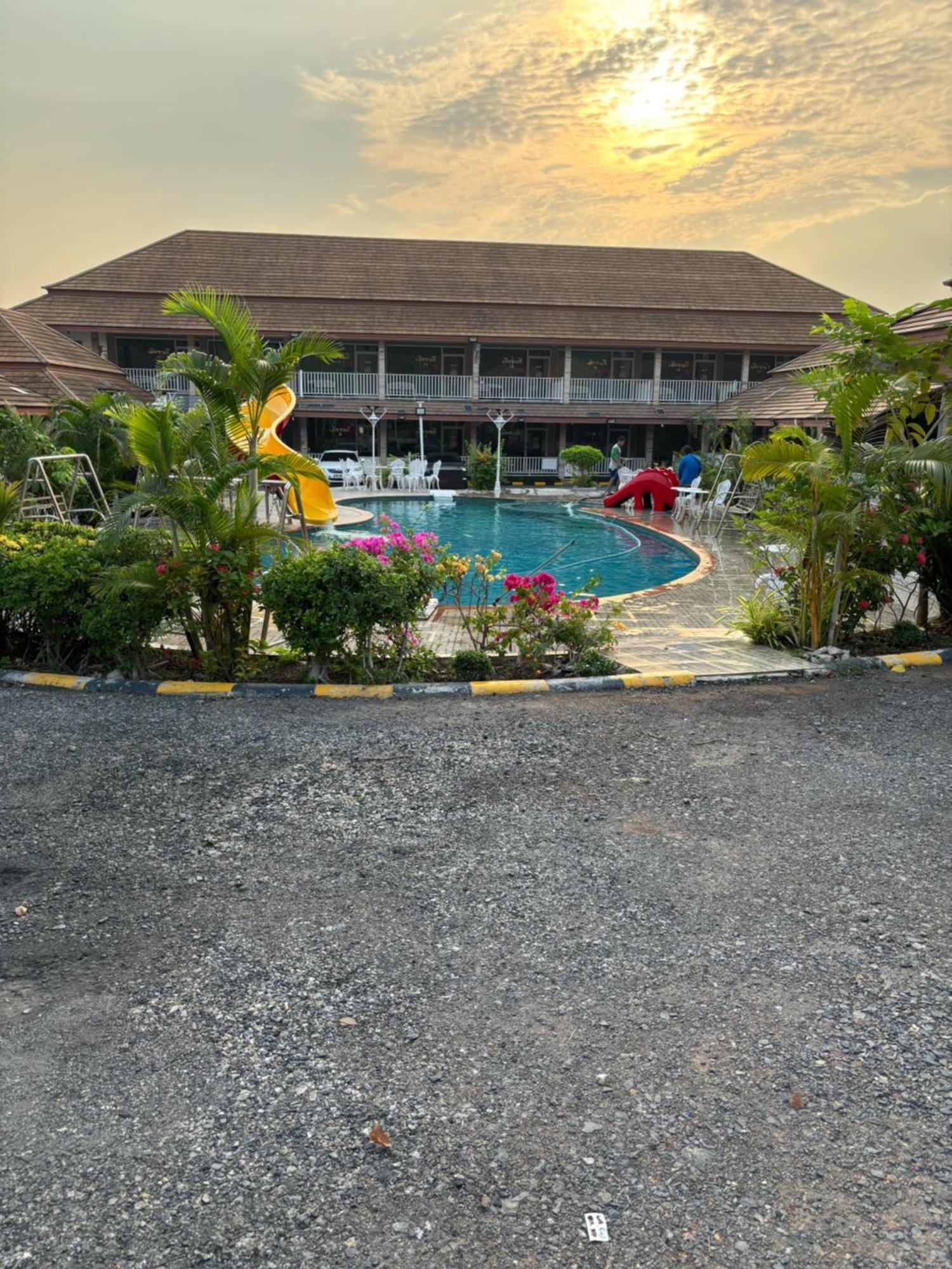 Baan Dara Resort Sara Buri Eksteriør billede